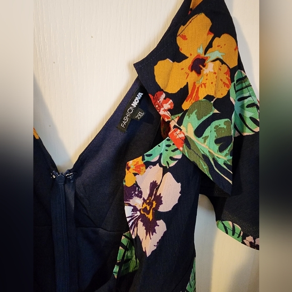 Fashion Nova Tropical Romper. - Picture 4 of 8